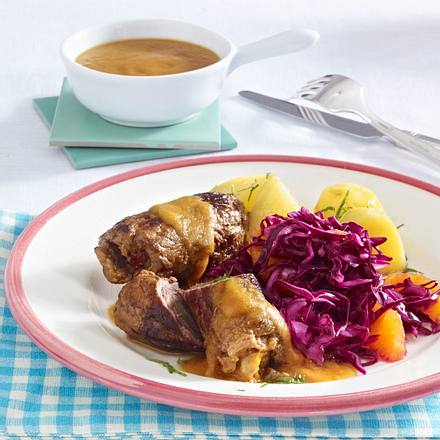 Rinderroulade mit Rotkohlsalat Rezept Rinderroulade mit Rotkohlsalat Rezept