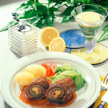 Rinderrouladen mit Maiskölbchen Rezept Rinderrouladen mit Maiskölbchen Rezept