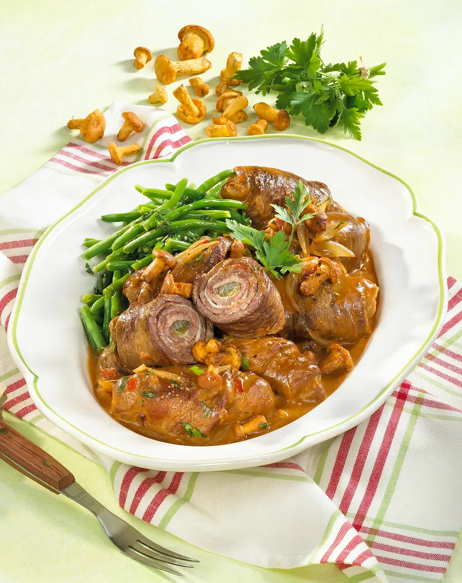 Rinderrouladen mit Pfifferlingen Rezept Rinderrouladen mit Pfifferlingen Rezept