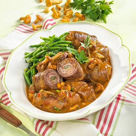 Rinderrouladen mit Pfifferlingen Rezept Rinderrouladen mit Pfifferlingen Rezept