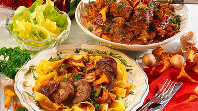Rinderrouladen mit Speck, Zwiebeln und Pilzen Rezept - Foto: Scarlini