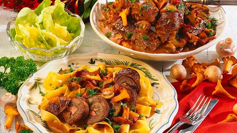 Rinderrouladen mit Speck, Zwiebeln und Pilzen Rezept - Foto: Scarlini
