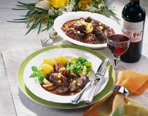 Rinderrouladen mit Spitzkohl Rezept Rinderrouladen mit Spitzkohl Rezept