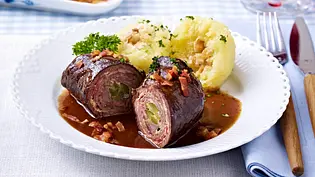 Rinderrouladen mit Thüringer Klößen Rezept - Foto: LECKER @ Bauer Media Group Rinderrouladen mit Thüringer Klößen Rezept - Foto: LECKER @ Bauer Media Group