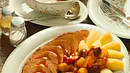 Rinderschmorbraten mit Rotwein und Zwetschen Rezept - Foto: LECKER @ Bauer Media Group