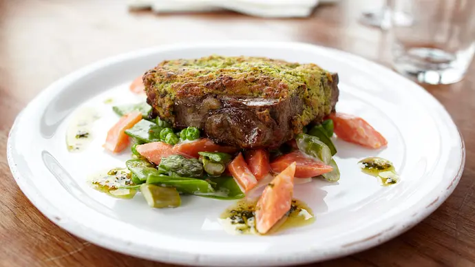 Rinderschulter mit Parmesan-Kräuter-Kruste Rezept - Foto: LECKER @ Bauer Media Group