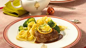 Rindersteak mit Orangenbutter Rezept - Foto: LECKER @ Bauer Media Group