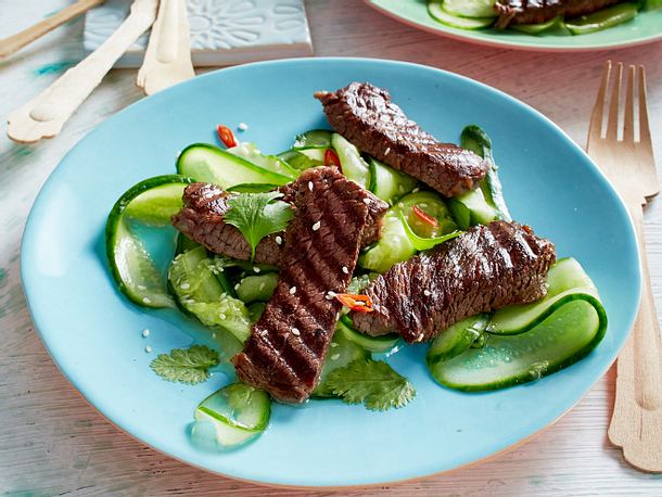 Rindfleisch japanischer Art mit eingelegten Gurken Rezept