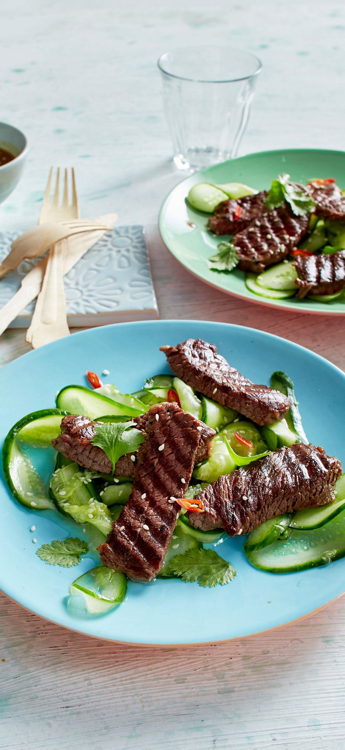 Rindfleisch japanischer Art mit eingelegten Gurken Rezept Rindfleisch japanischer Art mit eingelegten Gurken Rezept