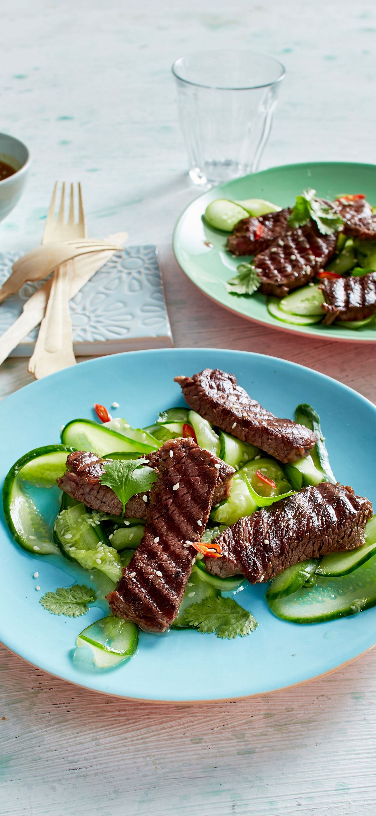 Rindfleisch japanischer Art mit eingelegten Gurken Rezept