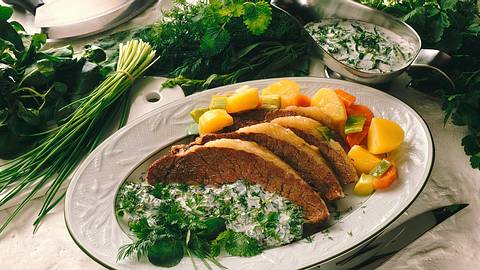 Rindfleisch mit Kräutersoße Rezept - Foto: Neckermann