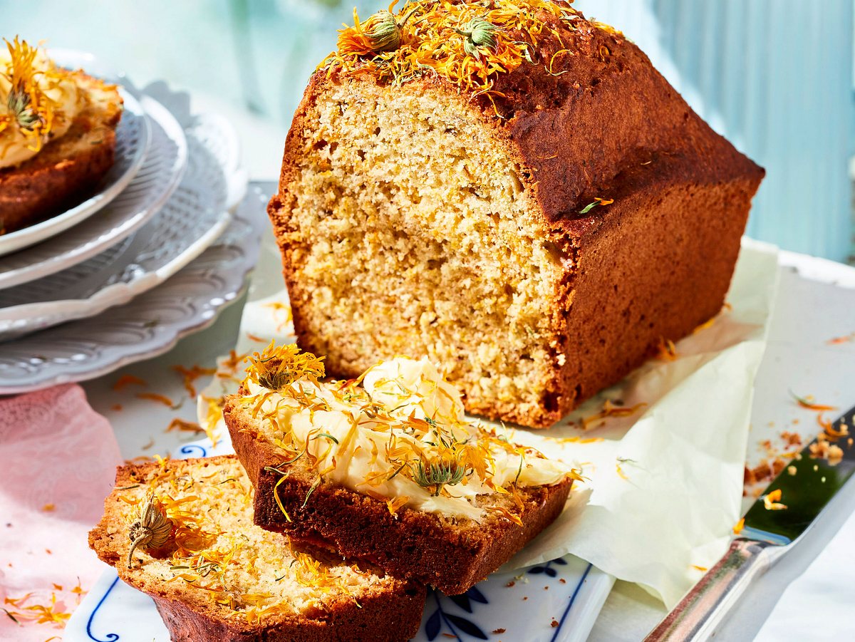 Ringelblumen-Brot mit Blütenhaube Rezept