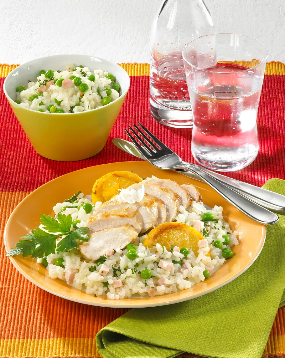 Risi-Bisi mit Hähnchenfilet Rezept Risi-Bisi mit Hähnchenfilet Rezept