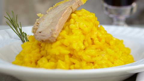 Risotto allo Zafferano con Fegato Grasso (Safranrisotto mit Gänsepastete) Rezept - Foto: House of Food / Bauer Food Experts KG