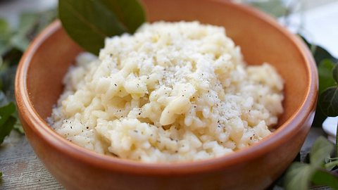 Risotto con Alloro, Pecorino e Spumante (Risotto mit Lorbeer, Pecorino und Prosecco) Rezept - Foto: House of Food / Bauer Food Experts KG