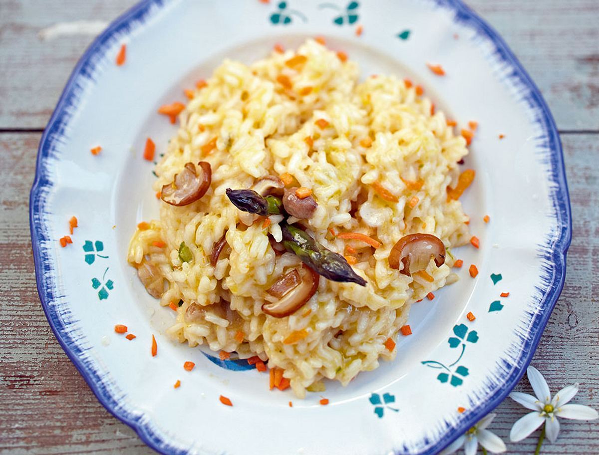 Risotto con Porcini Carote, Asparagi e Piselli (mit Steinpilzen, Möhren, Spargel und Erbsen) Rezept