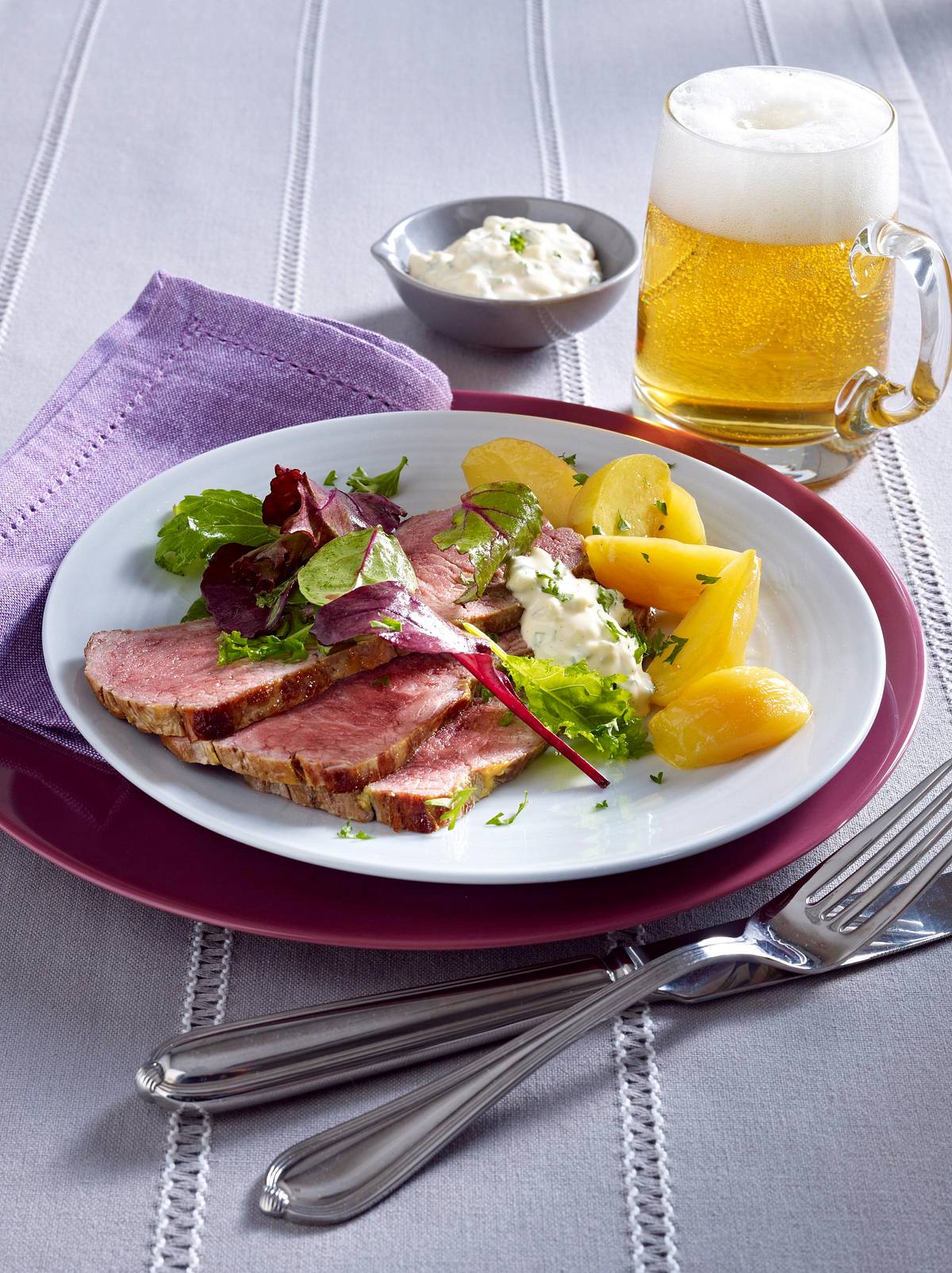 Roastbeef an Remouladensoße und Bratkartoffeln Rezept