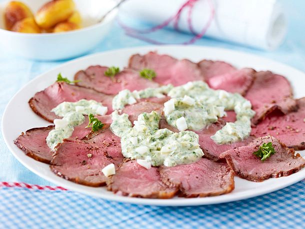 Roastbeef-Carpaccio mit Kräuterremoulade Rezept Roastbeef-Carpaccio mit Kräuterremoulade Rezept