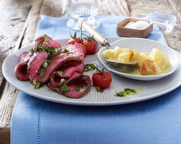 Roastbeef mit gratinierten Rahm-Kartoffeln Rezept Roastbeef mit gratinierten Rahm-Kartoffeln Rezept