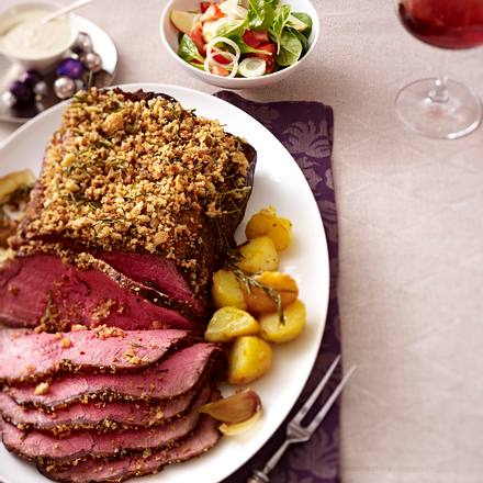 Roastbeef mit Knusperbrösel-Kruste Rezept Roastbeef mit Knusperbrösel-Kruste Rezept