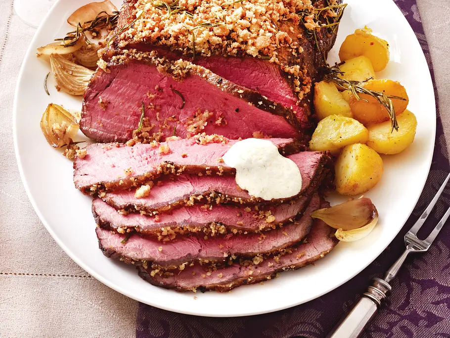Roastbeef mit Knusperbrösel-Kruste Rezept Roastbeef mit Knusperbrösel-Kruste Rezept