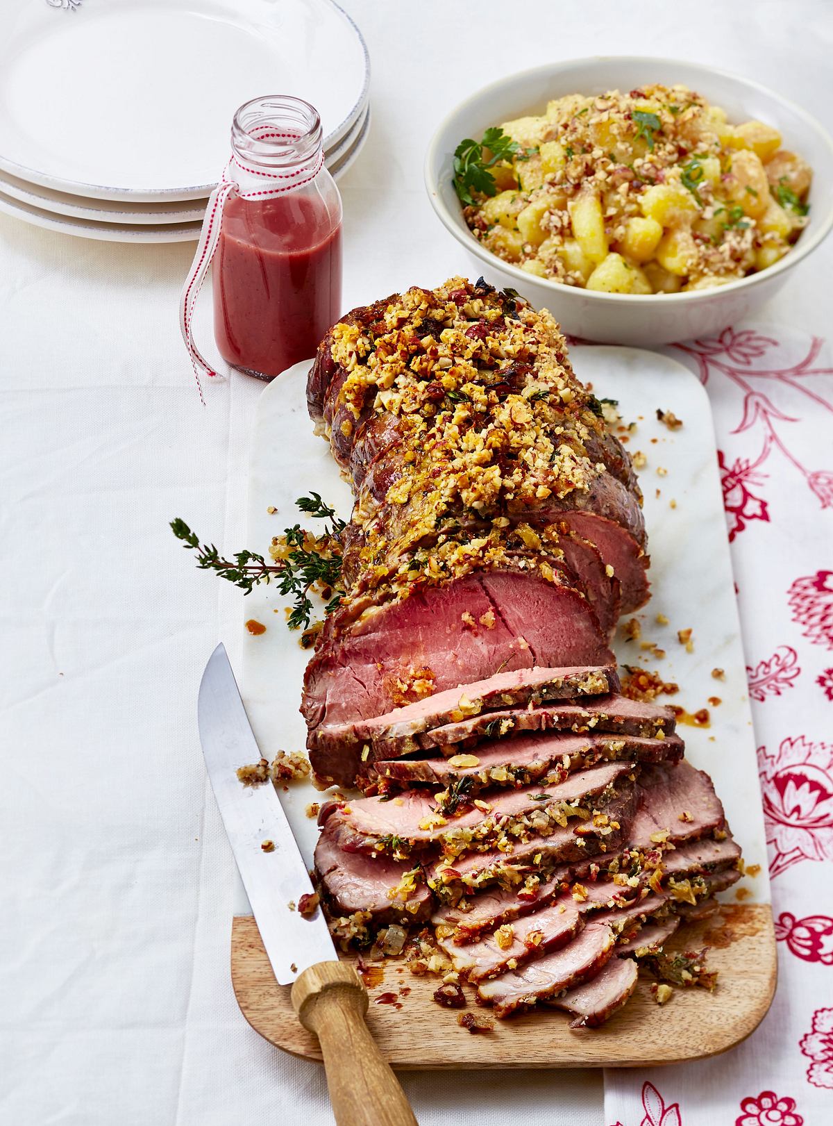 Roastbeef mit Nuss-Kruste, Rahm-Gnocchi und Cumberland-Smoothie Rezept