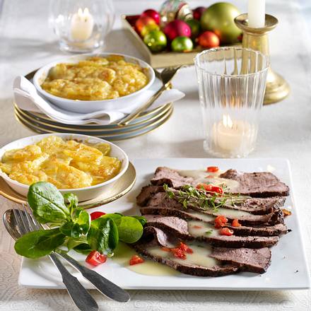 Roastbeef mit Pfefferkruste zu Kartoffel-Gratin Rezept Roastbeef mit Pfefferkruste zu Kartoffel-Gratin Rezept