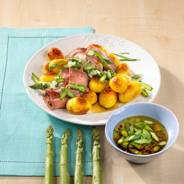 Roastbeef mit Röstkartoffeln und Spargel-Vinaigrette Rezept