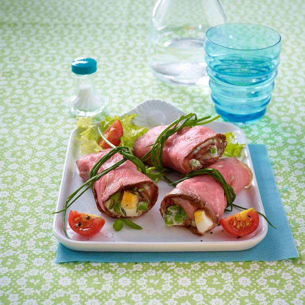 Roastbeef-Päckchen auf Salat Rezept Roastbeef-Päckchen auf Salat Rezept