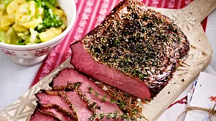 Roastbeef mit Pfefferkruste - Foto: LECKER @ Bauer Media Group Roastbeef mit Pfefferkruste - Foto: LECKER @ Bauer Media Group