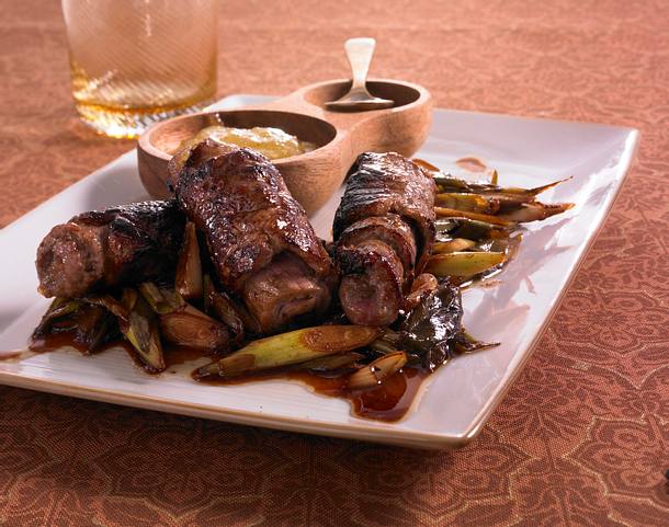Roastbeef-Röllchen mit Feigensenf und Lauchzwiebeln Rezept Roastbeef-Röllchen mit Feigensenf und Lauchzwiebeln Rezept
