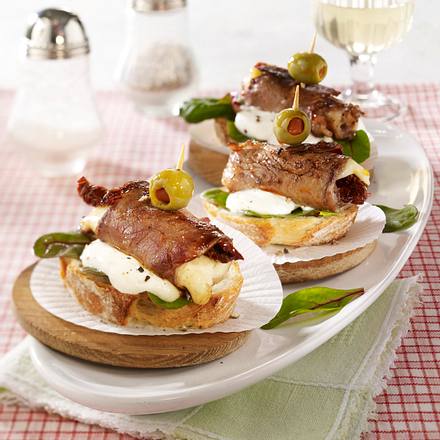 Roastbeef-Röllchen mit Tomate-Mozzarella Rezept