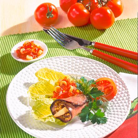 Roastbeef-Röllchen mit Tomaten-Dip Rezept Roastbeef-Röllchen mit Tomaten-Dip Rezept