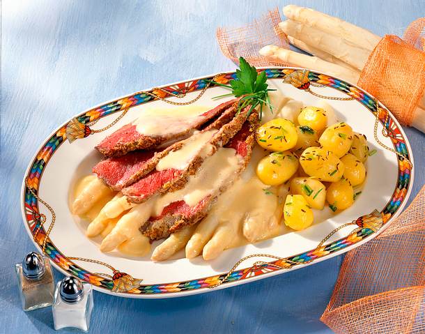 Roastbeef rosa mit Spargel und Frühkartoffeln Rezept Roastbeef rosa mit Spargel und Frühkartoffeln Rezept