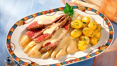 Roastbeef rosa mit Spargel und Frühkartoffeln Rezept - Foto: Maass