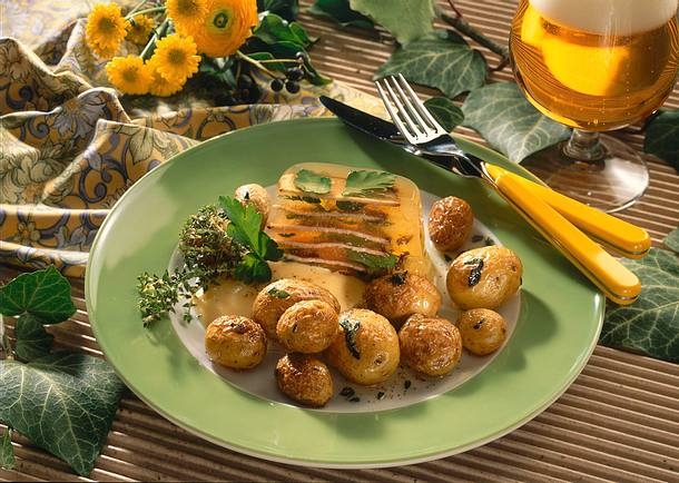 Roastbeefsülze zu gebratenen Thymiankartoffeln Rezept