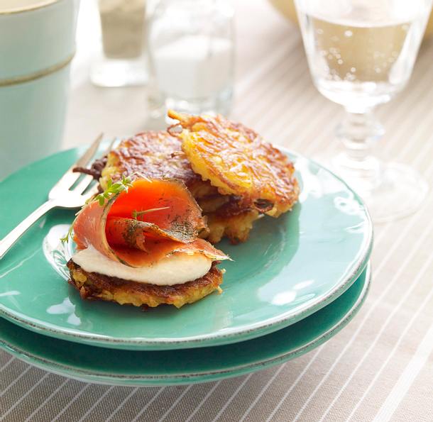 Rösti mit Graved Lachs und Meerrettichcreme Rezept Rösti mit Graved Lachs und Meerrettichcreme Rezept