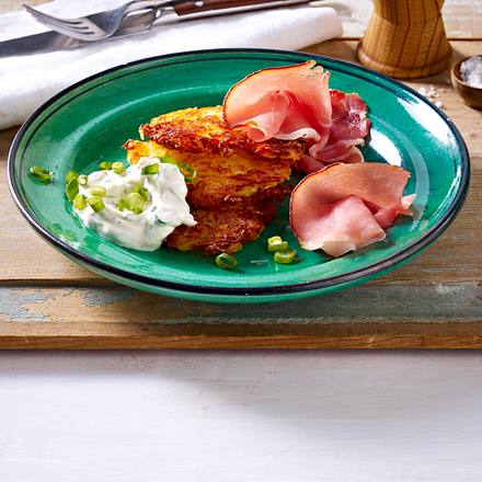 Rösti mit Kräuterquark und Schinken Rezept Rösti mit Kräuterquark und Schinken Rezept