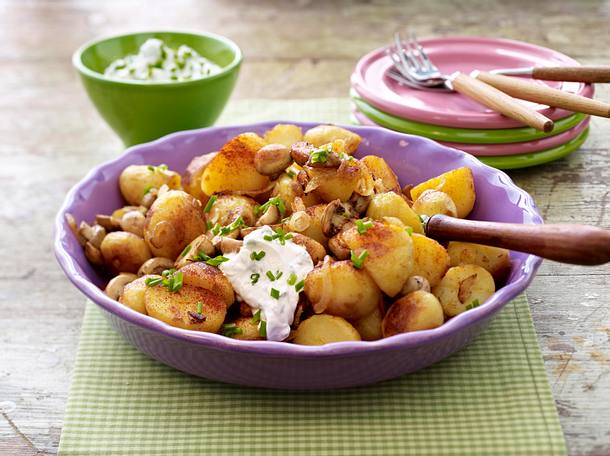 Röstkartoffeln mit Pilzen und Dip Rezept Röstkartoffeln mit Pilzen und Dip Rezept