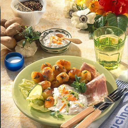 Röstkartoffeln mit Sülz und Dip Rezept Röstkartoffeln mit Sülz und Dip Rezept