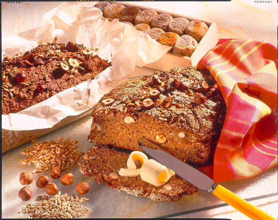 Roggen-Dinkelbrot mit Feigen und Nüssen Rezept