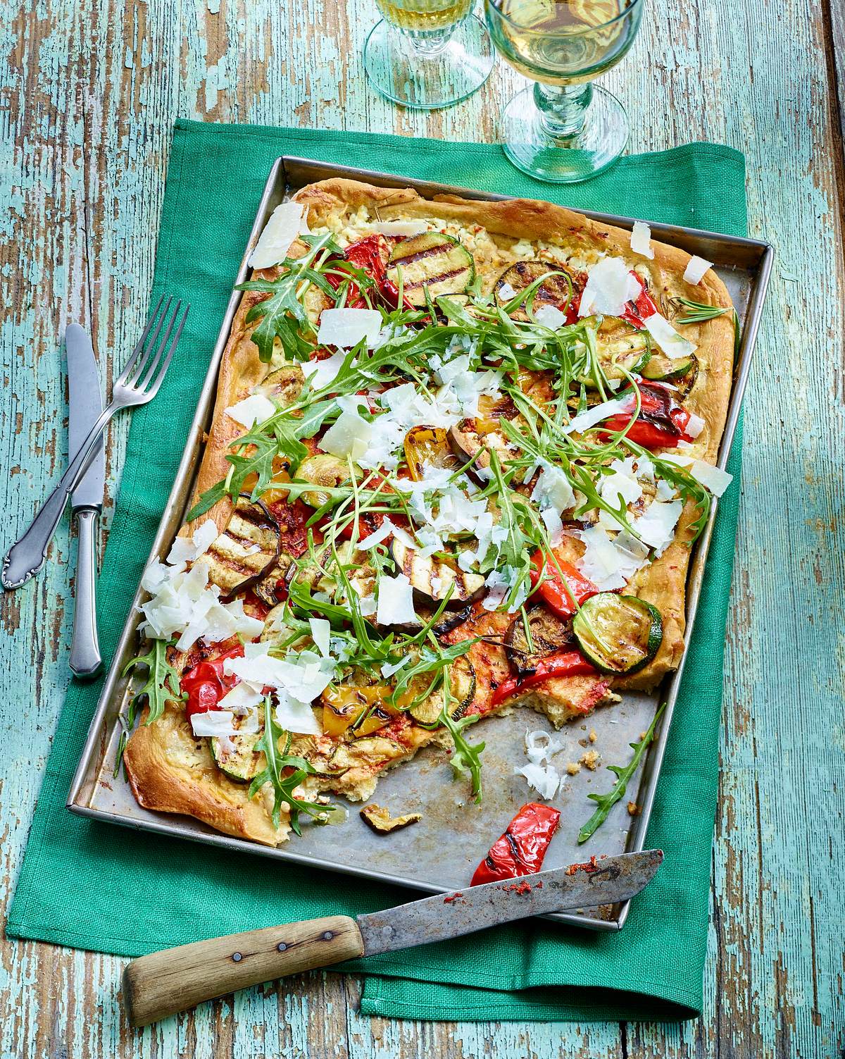Roggen-Flammkuchen mit gegrilltem Gemüse Rezept