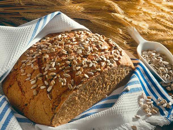 Roggenbrot mit Sauerteig Rezept | LECKER