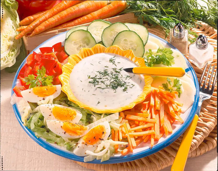 Rohkost-Teller mit Dip Rezept Rohkost-Teller mit Dip Rezept