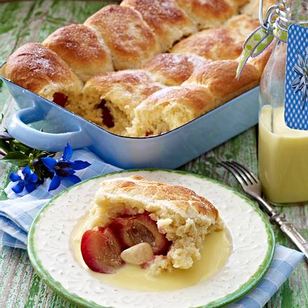 Rohrnudeln mit Pflaumenfüllung Rezept