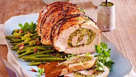 Rollbraten mit Bärlauch-Senf-Füllung - Foto: House of Food / Bauer Food Experts KG