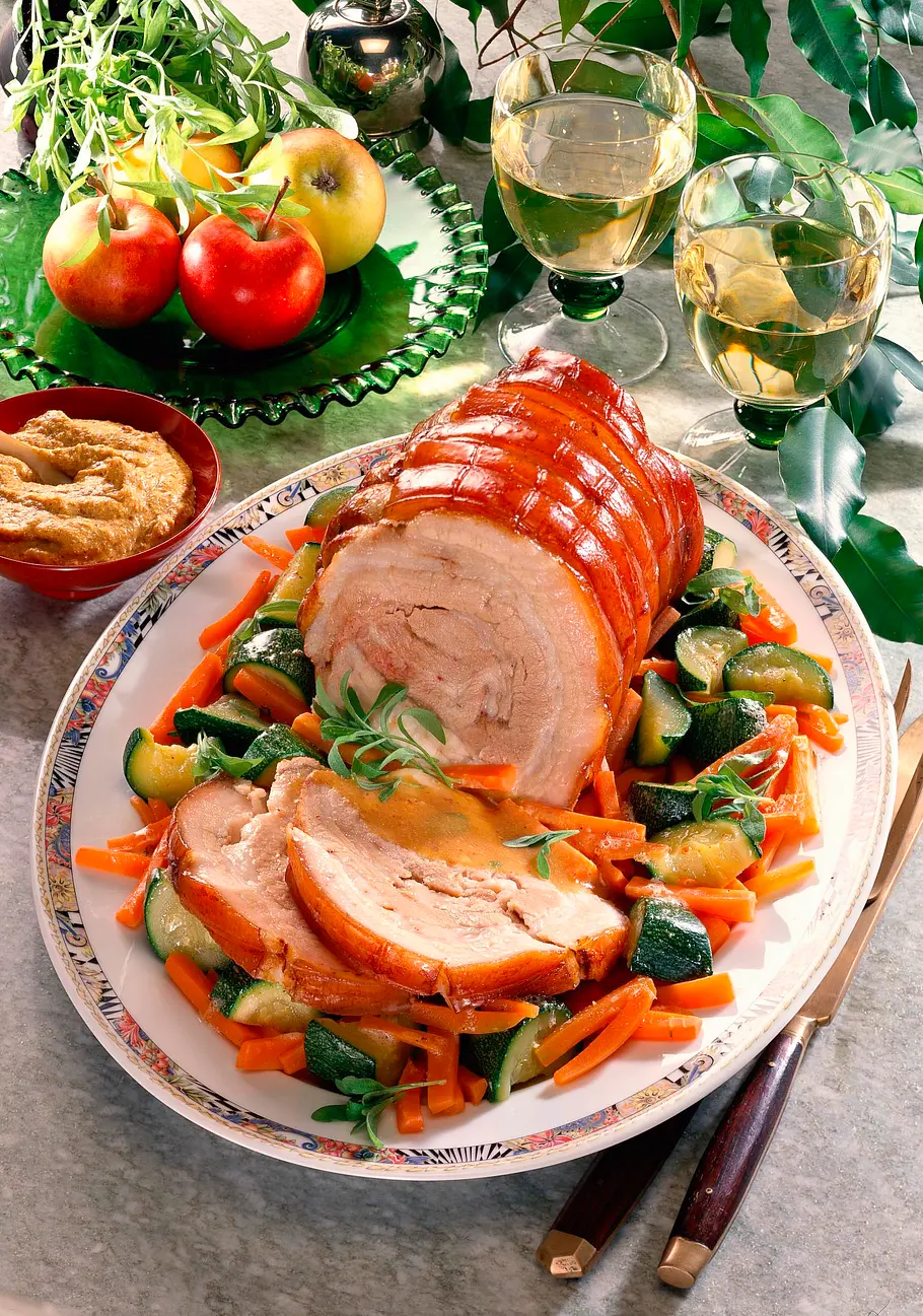 Rollbraten mit Apfel-Senf-Soße Rezept Rollbraten mit Apfel-Senf-Soße Rezept