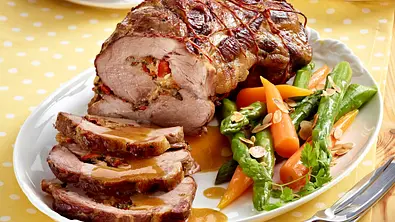 Rollbraten mit Bärlauchfüllung Rezept - Foto: LECKER @ Bauer Media Group