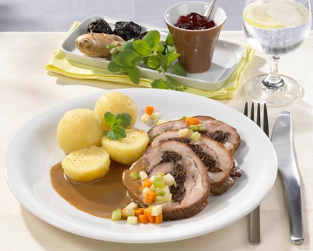 Rollbraten mit Sahnesoße Rezept Rollbraten mit Sahnesoße Rezept