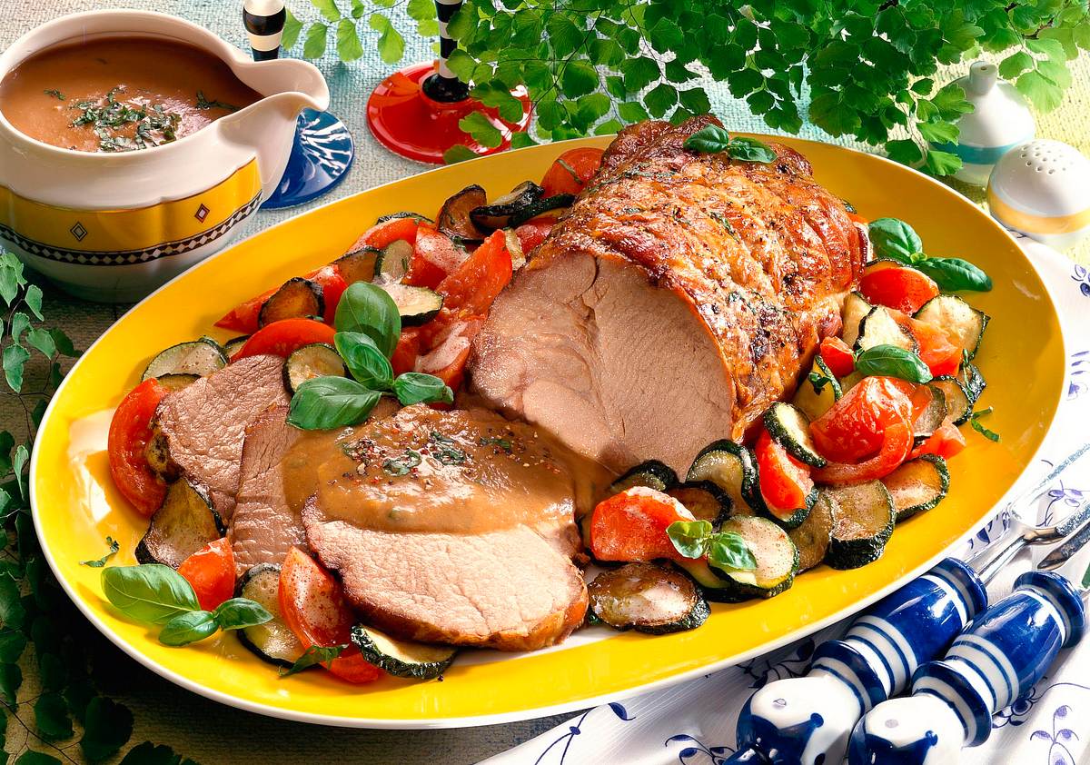 Rollbraten mit Zucchini-Tomaten-Gemüse Rezept